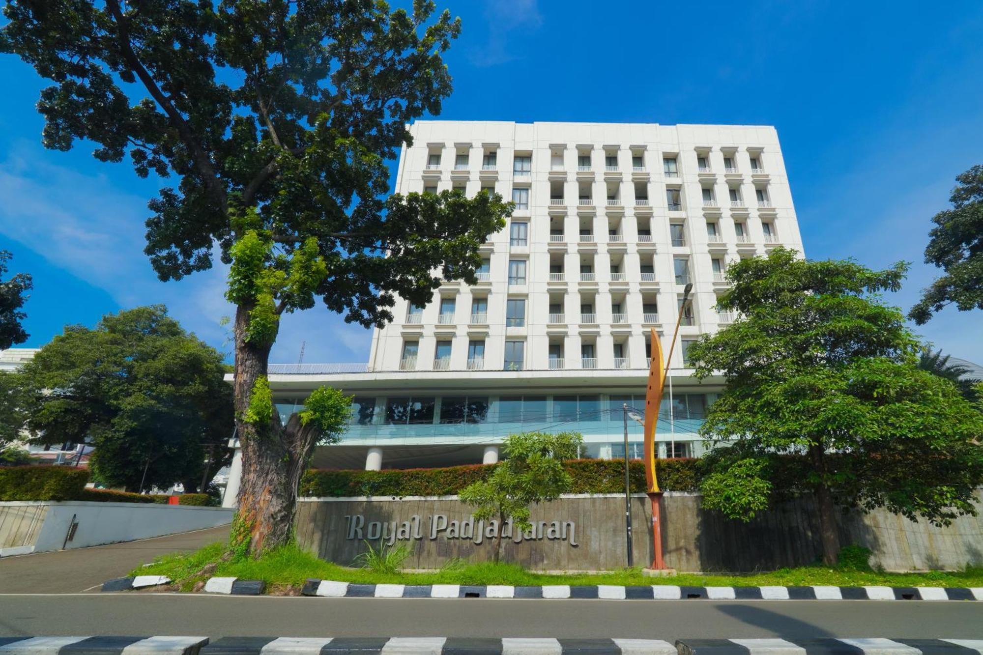 โรงแรมรอยัล ปัดจาจารัน โบกอร์ ภายนอก รูปภาพ