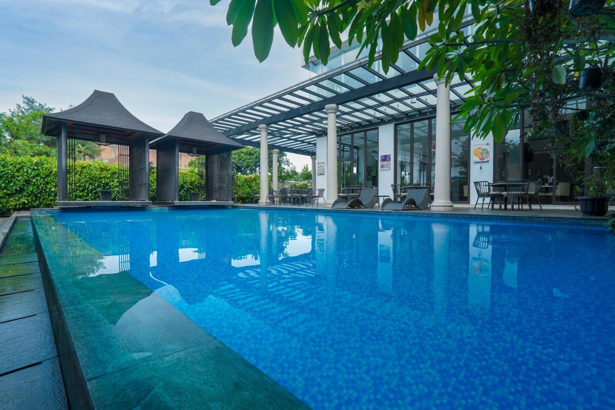 โรงแรมรอยัล ปัดจาจารัน โบกอร์ ภายนอก รูปภาพ